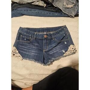 Thread Market denim shorts size 5